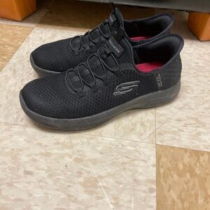 Sketchers non slip shoes great condition